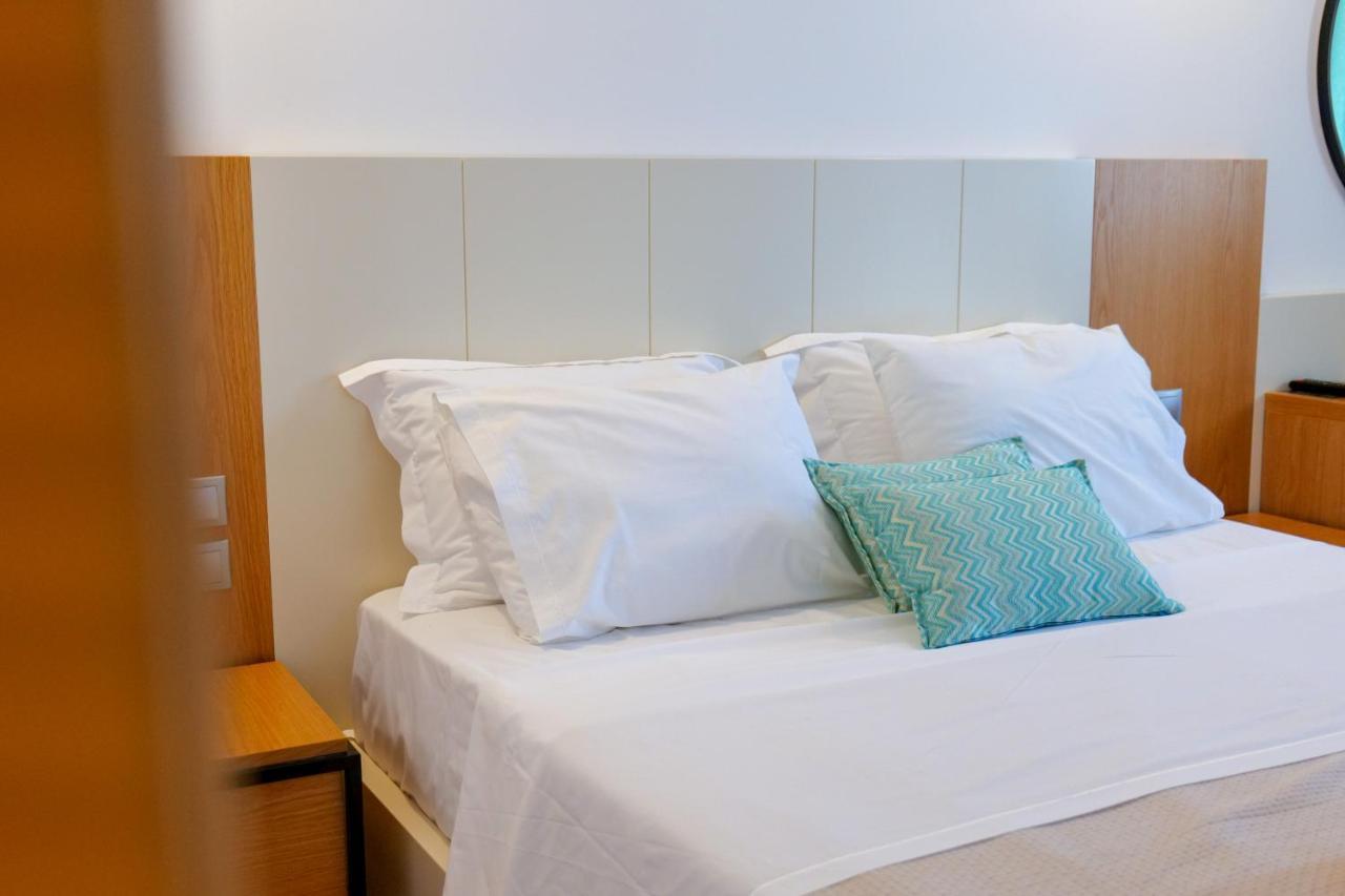 Royal 1967 Bed and Breakfast Himare Buitenkant foto