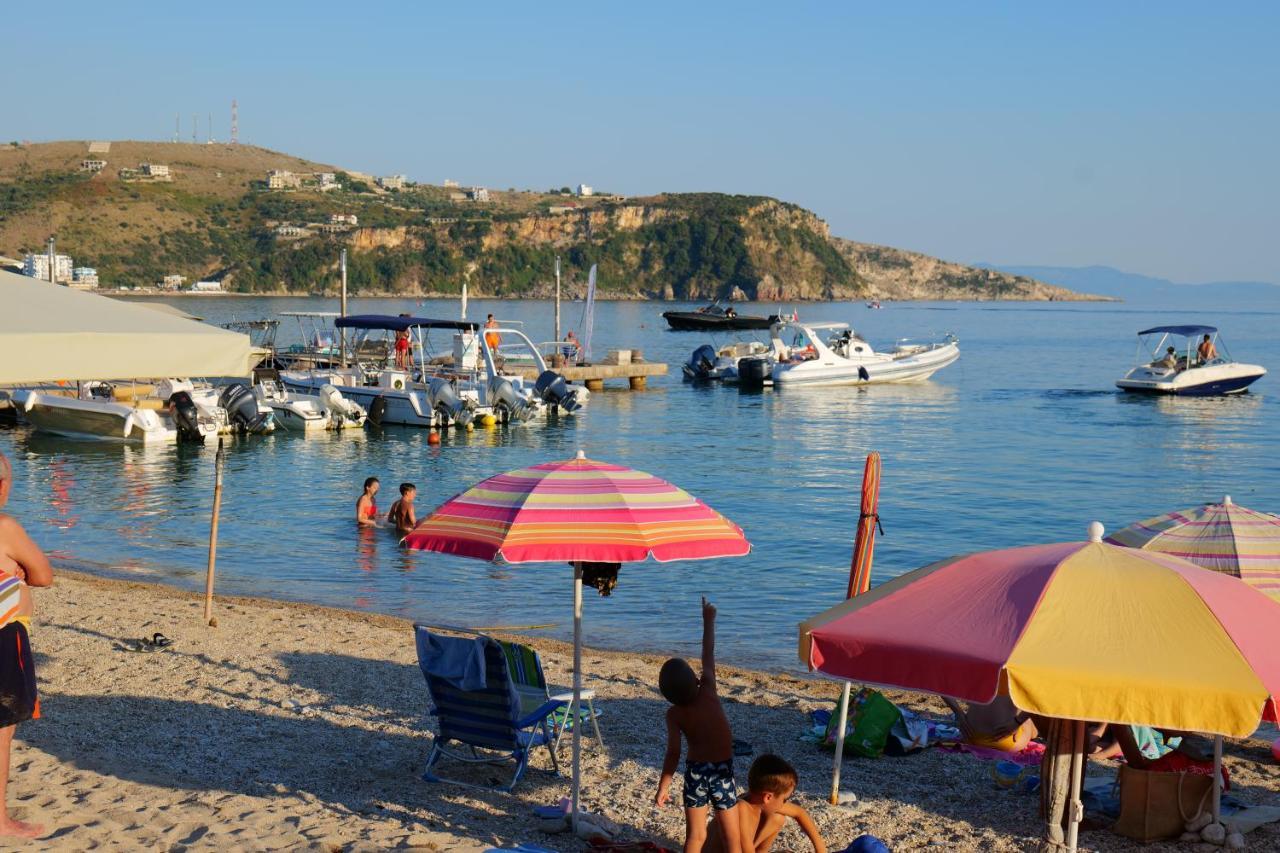 Royal 1967 Bed and Breakfast Himare Buitenkant foto