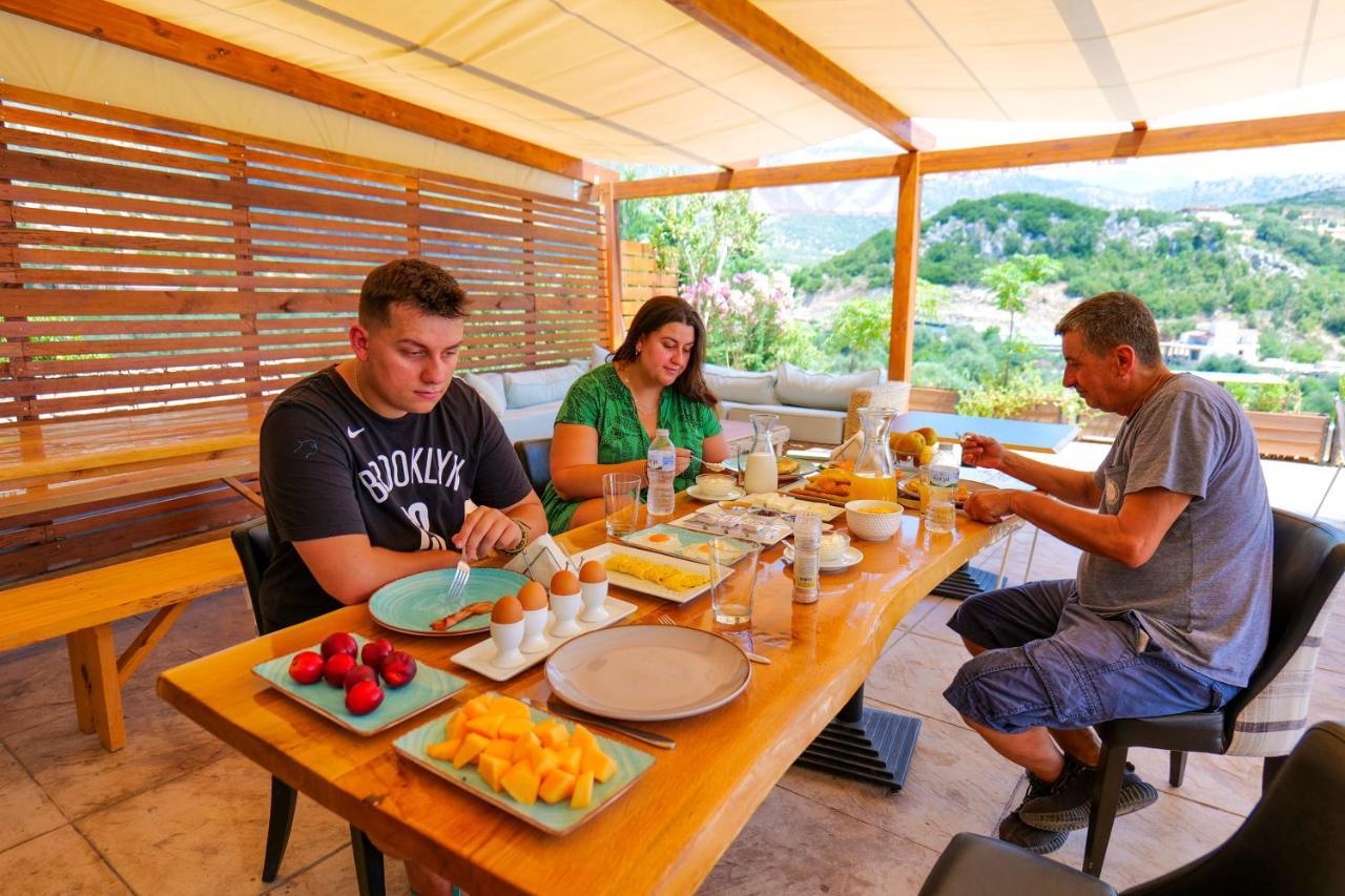 Royal 1967 Bed and Breakfast Himare Buitenkant foto