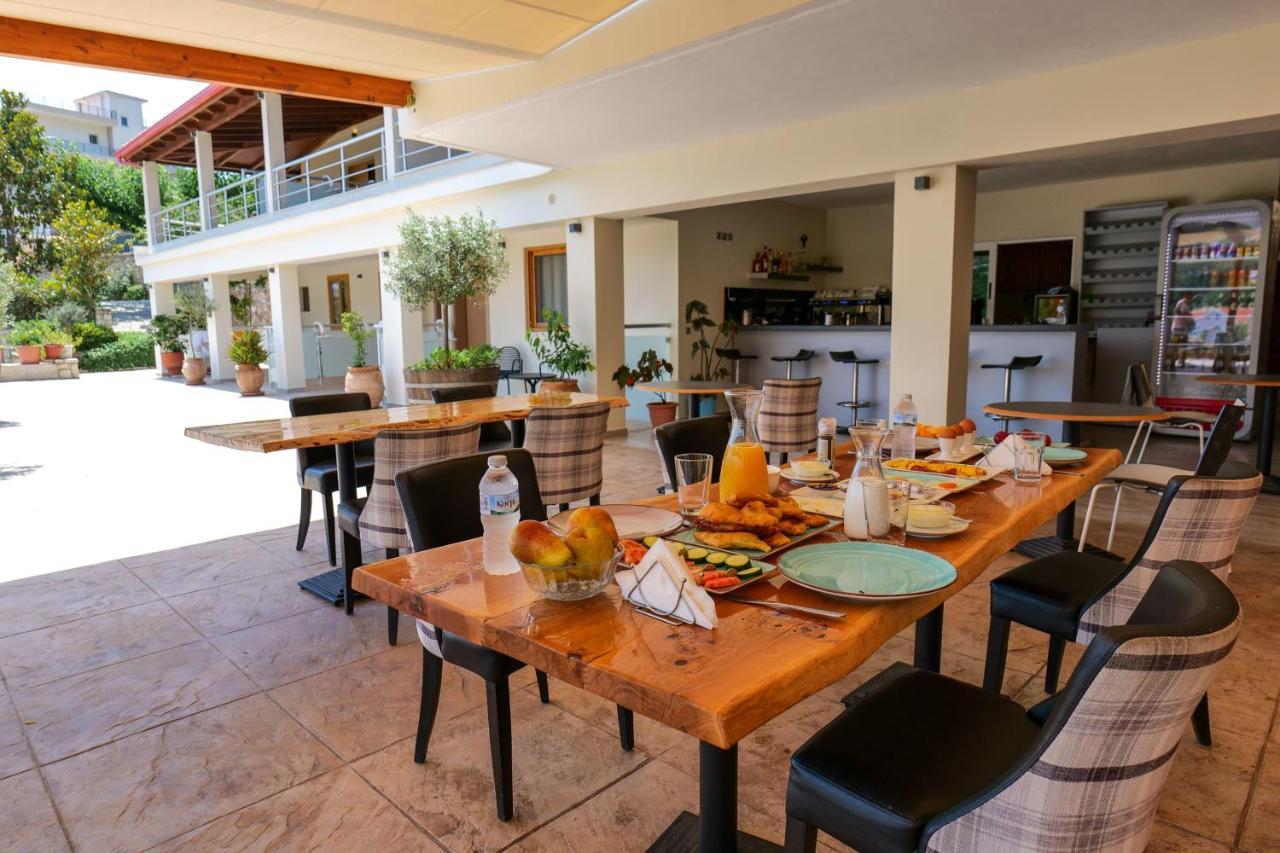Royal 1967 Bed and Breakfast Himare Buitenkant foto