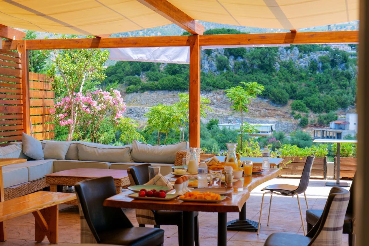 Royal 1967 Bed and Breakfast Himare Buitenkant foto