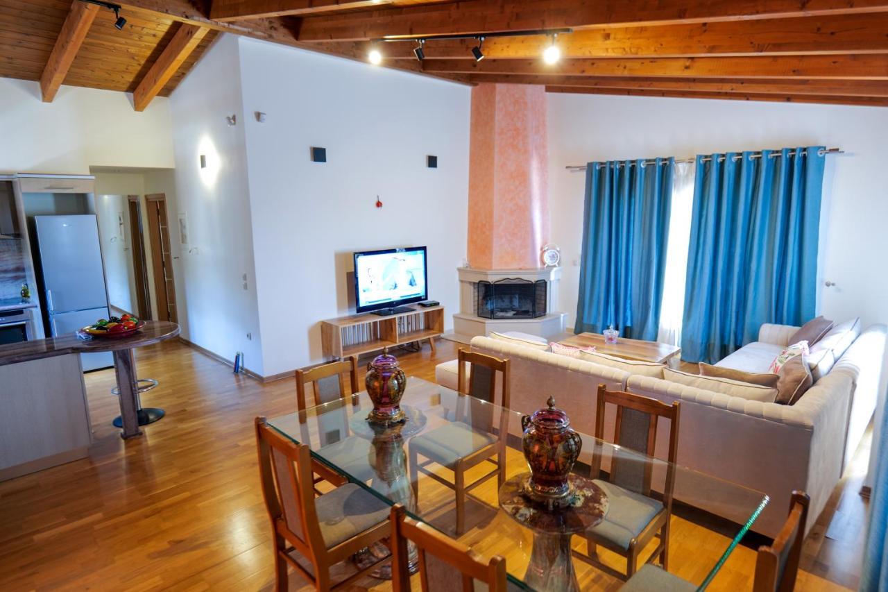 Royal 1967 Bed and Breakfast Himare Buitenkant foto