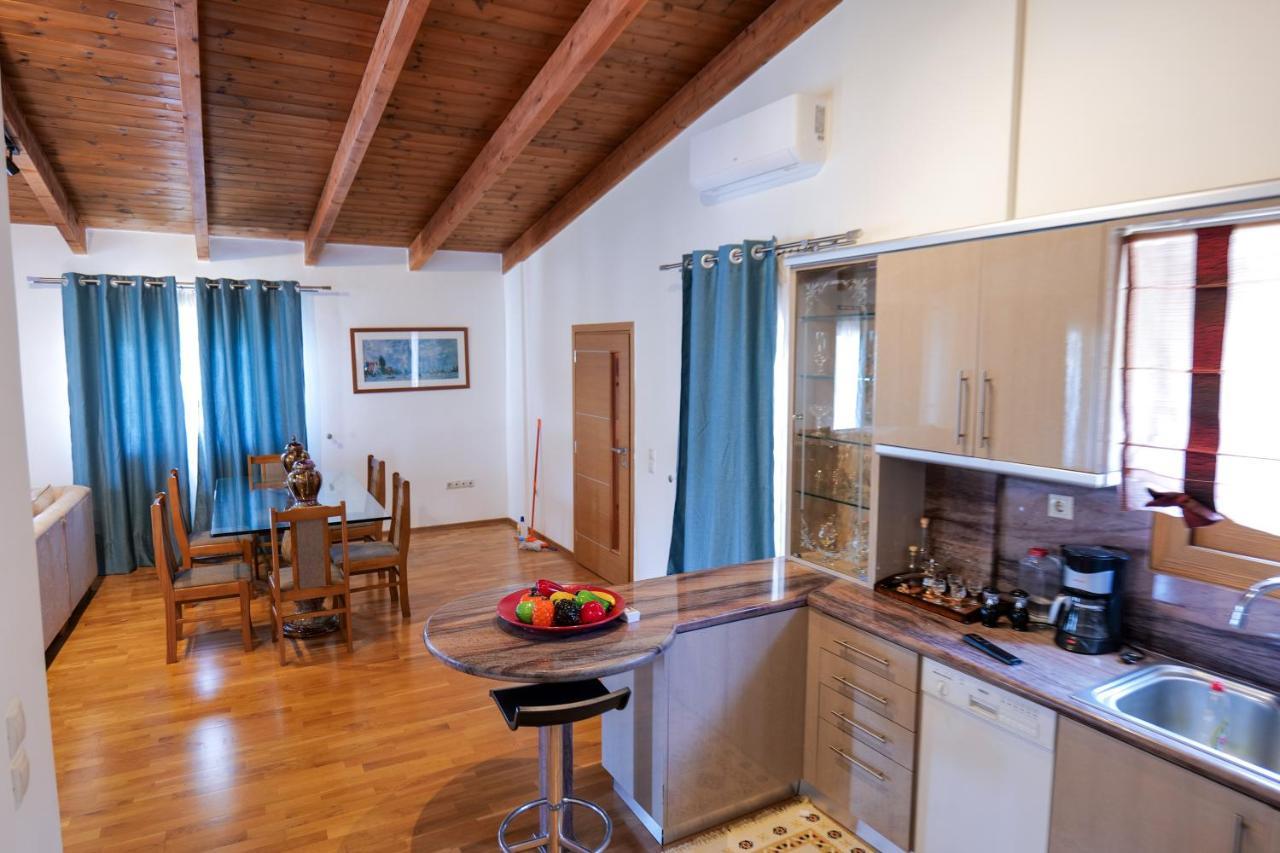 Royal 1967 Bed and Breakfast Himare Buitenkant foto