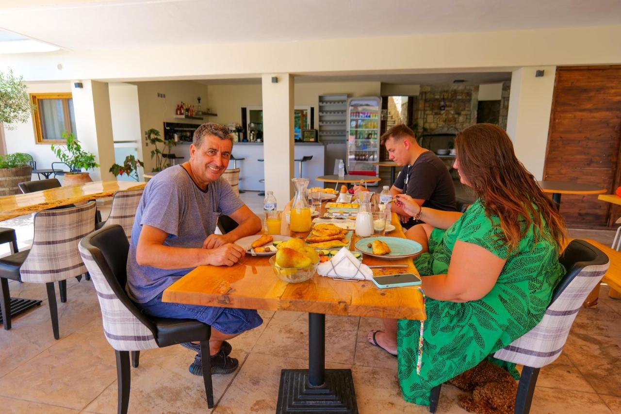 Royal 1967 Bed and Breakfast Himare Buitenkant foto