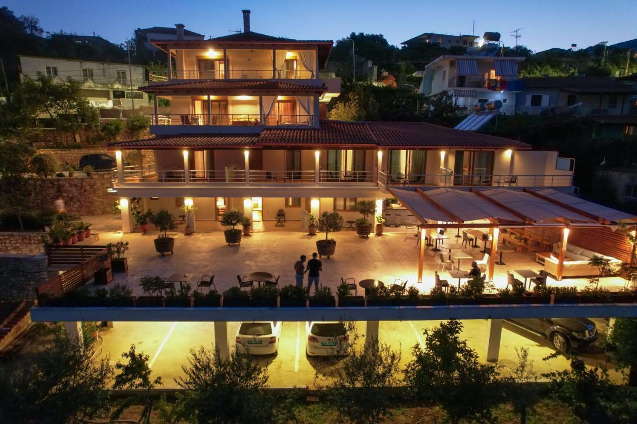 Royal 1967 Bed and Breakfast Himare Buitenkant foto