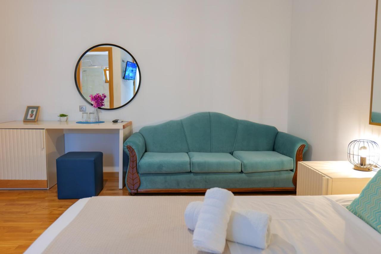 Royal 1967 Bed and Breakfast Himare Buitenkant foto