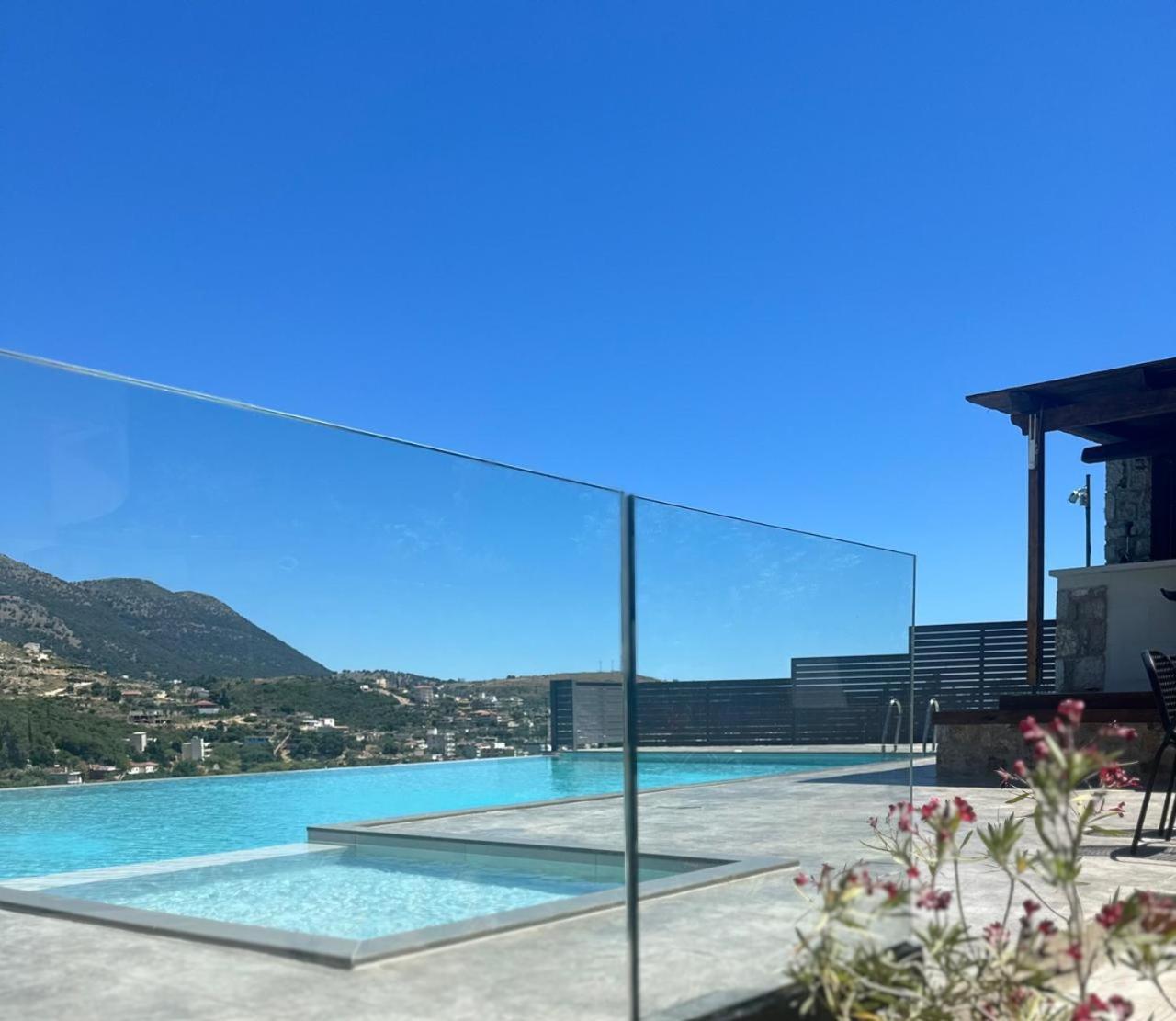 Royal 1967 Bed and Breakfast Himare Buitenkant foto