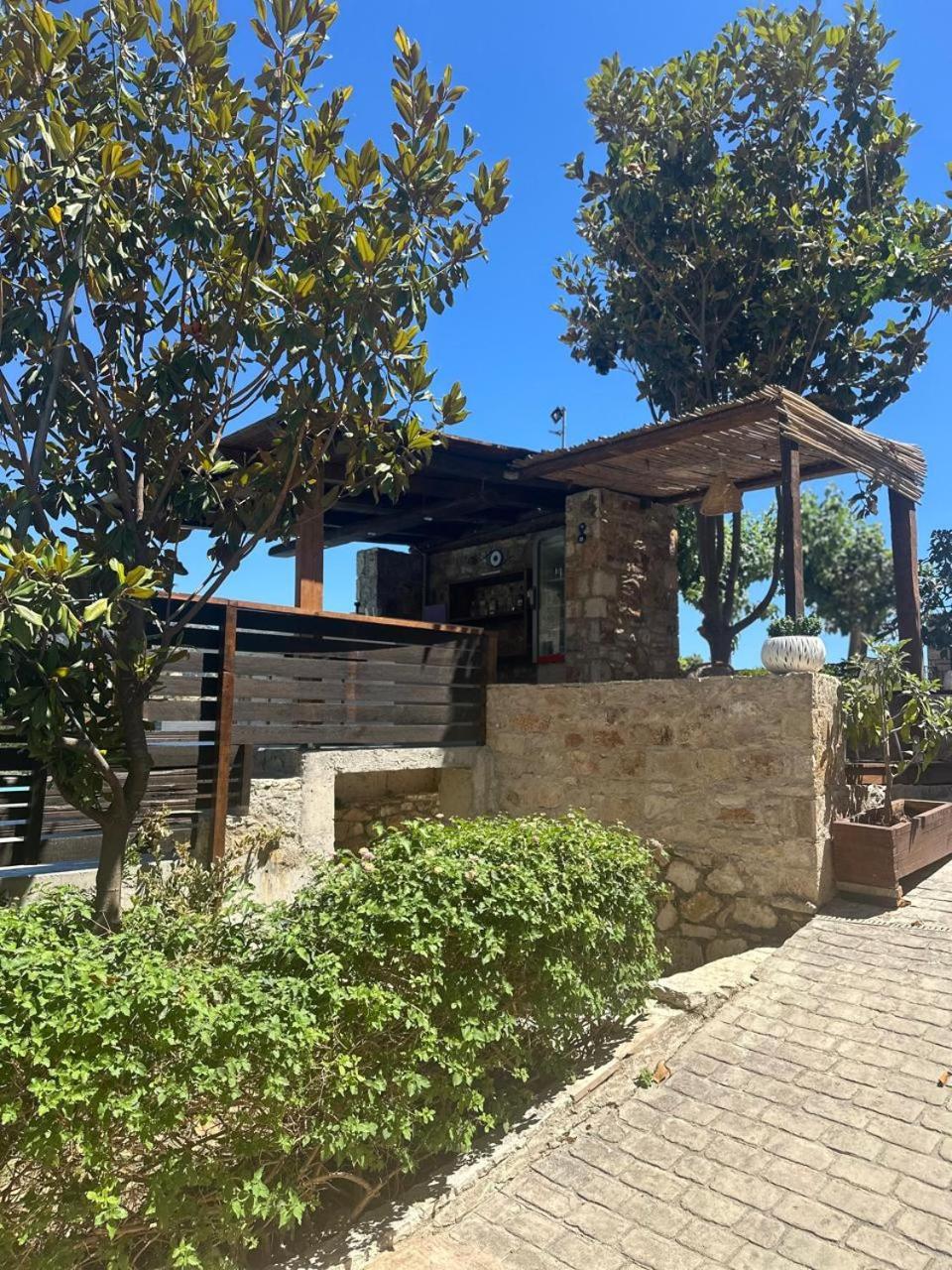 Royal 1967 Bed and Breakfast Himare Buitenkant foto