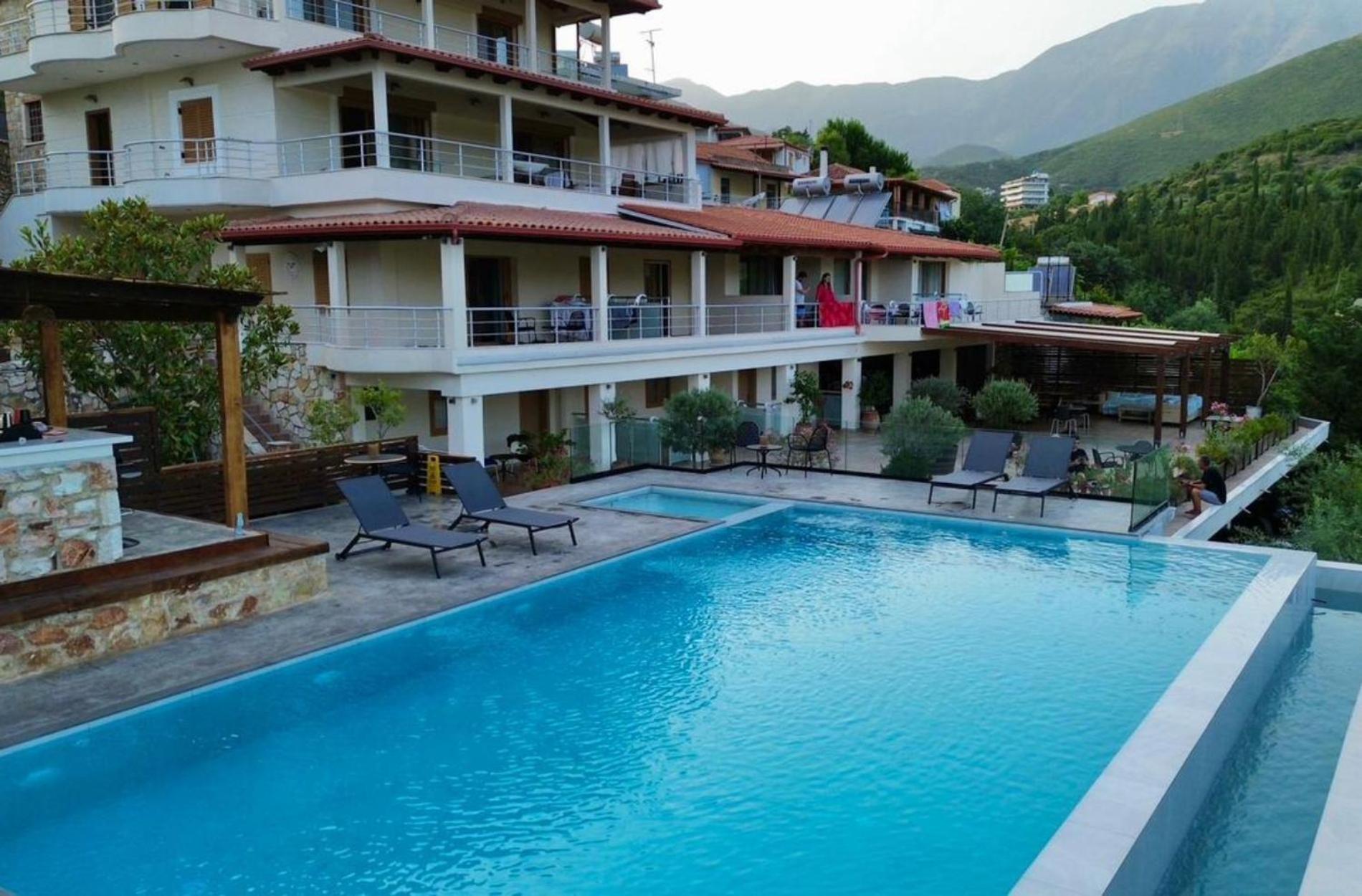Royal 1967 Bed and Breakfast Himare Buitenkant foto