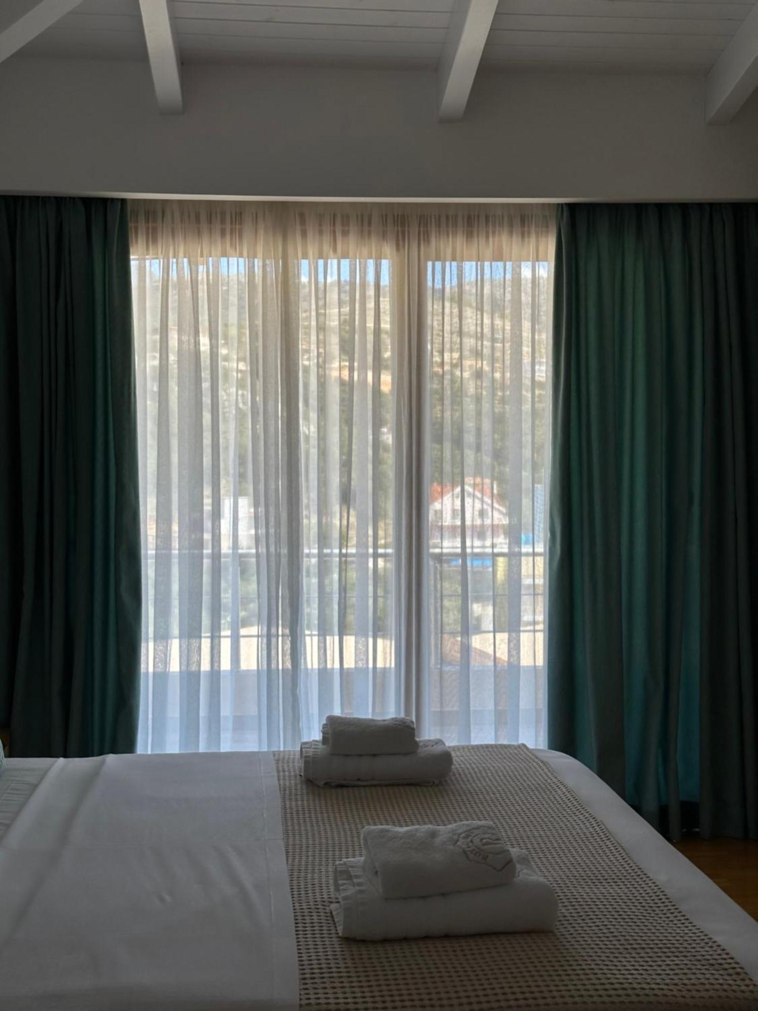 Royal 1967 Bed and Breakfast Himare Buitenkant foto
